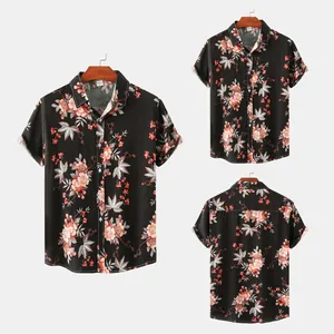 Viste anteriore e posteriore della camicia a maniche corte da uomo con stampa floreale