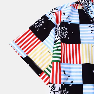 Détail rapproché du motif patchwork hawaïen vibrant sur une chemise d'été à manches courtes