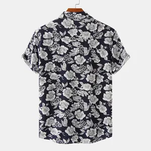 Vista posteriore della camicia a maniche corte blu navy con stampa floreale uomo