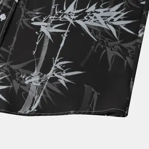 Gros plan détaillé du motif de feuilles de bambou sur la texture d'une chemise hawaïenne