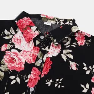 Nahaufnahme von Herren-Hawaiihemd mit rosa Blumenmuster und klassischem Kragen