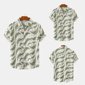 Camicia a maniche corte da uomo con motivi floreali astratti in tre diverse viste