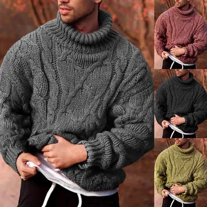 Detail van de casual coltrui voor heren met kabelpatroon in vier trendy modekleuren