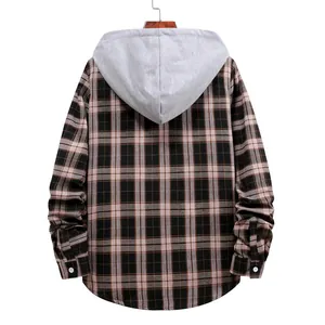 Vista posteriore di una camicia scozzese casual da uomo con cappuccio grigio.