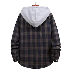 Vista posteriore di una camicia a scacchi casual da uomo con cappuccio in cotone grigio.