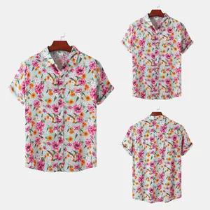 Herren Hawaii-Hemd mit lebhaftem rosa Blumendruck auf mintgrünem Hintergrund, Gr. M.