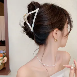 Pinza de pelo triangular grande con patrón de mármol de acetato para peinados elegantes