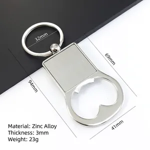 Detailweergave van zinklegering flesopener sleutelhanger met afmetingen en specs