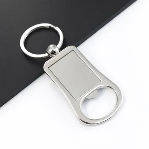 Detaillierte Abmessungen und Materialangaben für diesen Flaschenöffner-Schlüsselanhänger