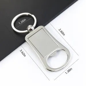 Gedetailleerde afmetingen en materiaalspecificaties voor deze zinken flesopener sleutelhanger