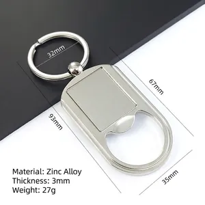 Gedetailleerde afmetingen van zilveren metalen flesopener sleutelhanger