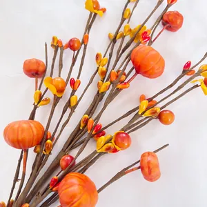 Branches artificielles de citrouilles et baies pour décoration d'automne à la maison