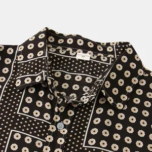 Detailed close-up of a men's patterned short-sleeve shirt collar showing size M