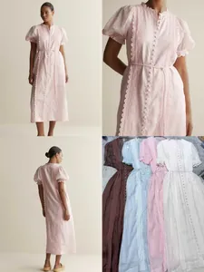 Collage montrant une robe midi en lin rose à manches bouffantes de face et de dos
