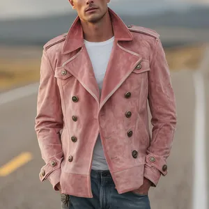 Giacca da uomo in pelle scamosciata rosa vintage con bottoni in bronzo a doppiopetto.