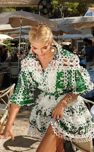 Französisches weiß-grünes Spitzenkleid im Boho-Stil mit Stehkragen und Puffärmeln