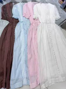 Robes mi-longues en lin de style japonais avec manches bouffantes et broderie en dentelle.