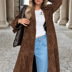Elegante abrigo largo de ante marrón vintage con doble botonadura para mujer moda