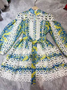 Kleid im französischen Bohemian-Stil mit Laternenärmeln und gelb-blauem Blumendruck