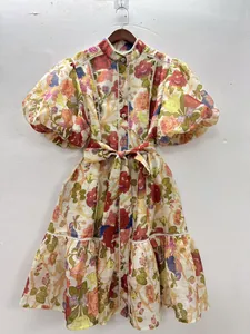 Elegant retro floral print short dress with puff sleeves and delicate lace trim