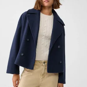 Elegante chaquetón corto de lana azul marino con diseño de doble botonadura mujer