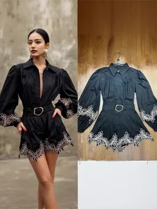 Elegantes Set aus schwarzem Puffärmel-Hemd und Shorts mit weißer Blumenstickerei Spitze