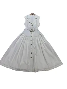 Abito chemisier in denim bianco senza maniche vintage con cintura in vita