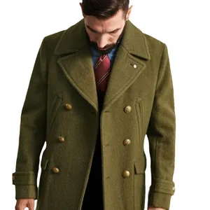 Cappotto di lana doppiopetto verde oliva stile marinaresco da uomo con bottoni oro.
