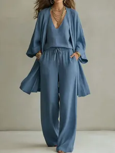 Elegantes blaues 3-teiliges Damen-Outfit mit Strickjacke, Top und weiten Hosen