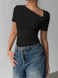 Elegantes schwarzes asymmetrisches schulterfreies Damen-T-Shirt in schmaler Passform