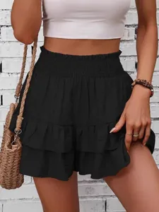 Lässiger, schwarzer Damen-Skort mit hoher Taille und gestuften Rüschen für den Sommer