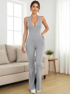 Eng anliegender grauer Jumpsuit mit Neckholder und tiefem V-Ausschnitt für Sport