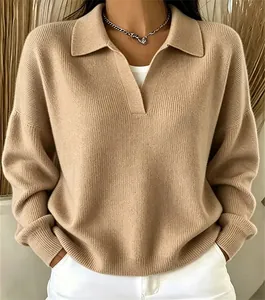 Elegante maglione polo in maglia a coste beige da donna con vestibilità comoda e scollo a V.