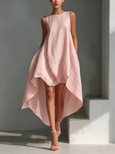 Vue détaillée de cette robe rose sans manches avec un ourlet asymétrique irrégulier