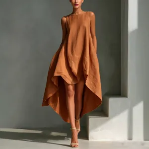 Robe sans manches marron élégante avec ourlet asymétrique pour un look d'été.