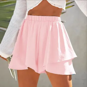 Élégante jupe-short rose à volants pour femme avec taille haute élastique d'été.