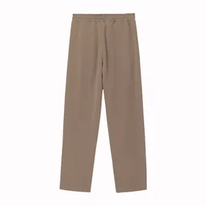 Vue arrière du pantalon de sport décontracté marron pour hommes avec taille élastique souple.