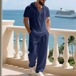 Set uomo in lino blu navy con felpa a maniche corte e pantaloni in resort al mare