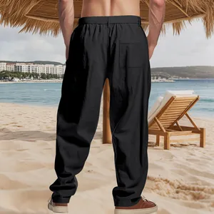 Vista posteriore di pantaloni casual da uomo in lino nero, larghi e traspiranti.