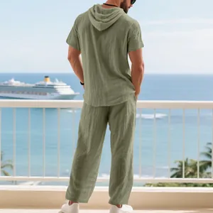 Completo da spiaggia in lino verde salvia uomo con felpa con cappuccio e pantaloni