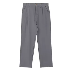 Vista dettagliata di alta qualità di pantaloni casual in lino grigio da uomo, gamba dritta.