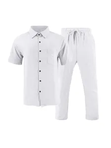 Vista detallada del conjunto de lino blanco para hombre con camisa de manga corta
