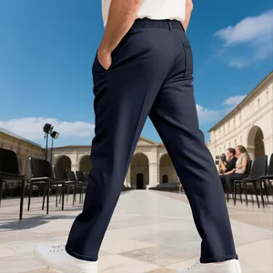 Vista trasera de pantalones de vestir azul marino para hombre con corte recto profesional