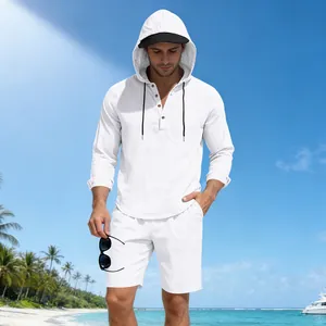 Heren strandset van wit linnen met shirt met lange mouwen en capuchon en shorts