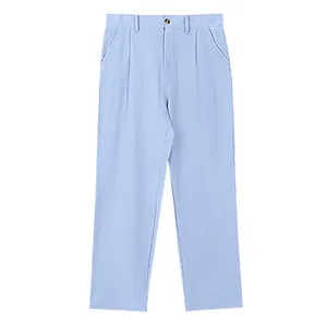 Vista frontale dettagliata di pantaloni in lino azzurro da uomo con taglio dritto casual