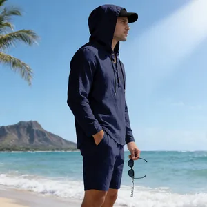 Detailweergave van de donkerblauwe linnen set met hoodie en short voor heren