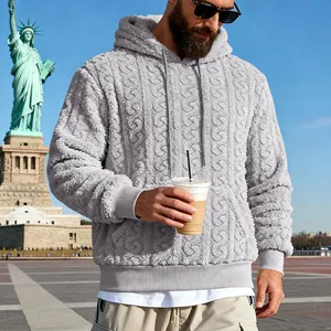 Sweat à capuche en polaire jacquard gris clair pour homme avec motif de torsades
