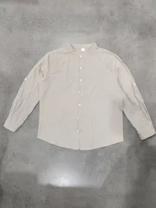 Chemise Henley pour homme en lin beige avec manches longues et col officier, à plat