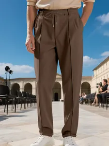 Pantalones de vestir marrón para hombre, corte recto con cordón y detalles en negro