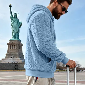 Détail du sweat-shirt à capuche pour hommes en polaire Teddy bleue avec motif jacquard